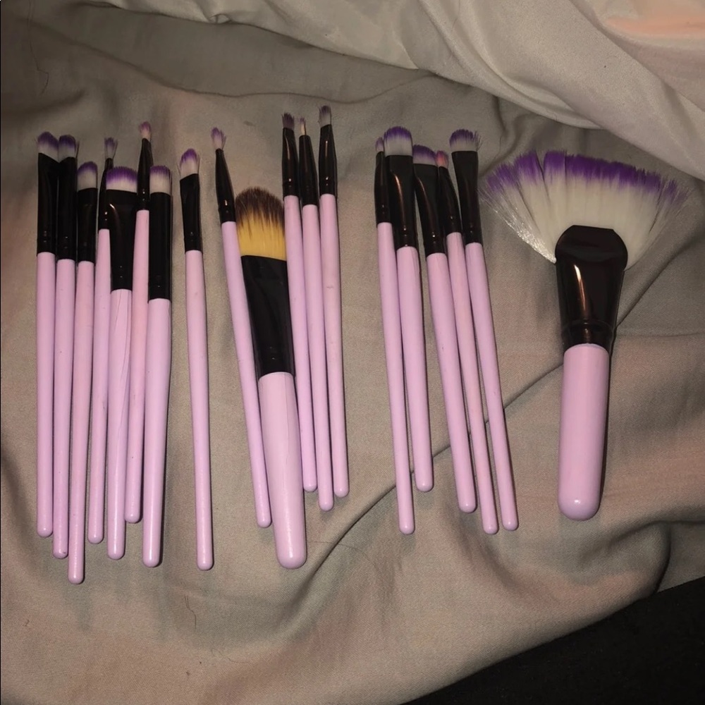 Makeup brushes